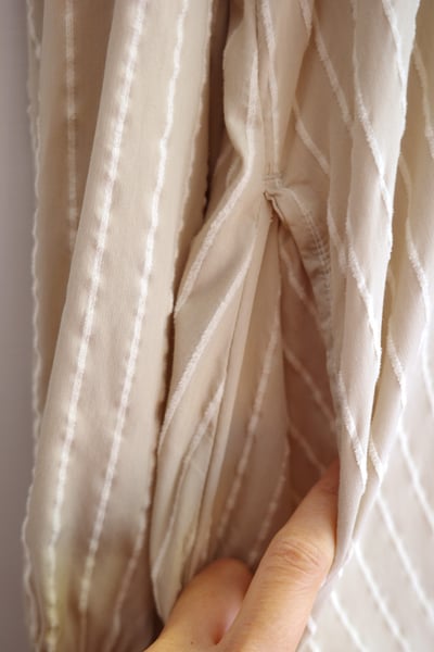 𓏭份量感優雅抓摺袖直紋緹花上衣23