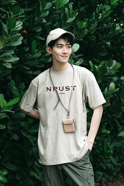 NPUST 設計短Ｔ－米色1
