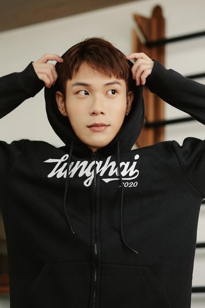 THU 2020 連帽外套1