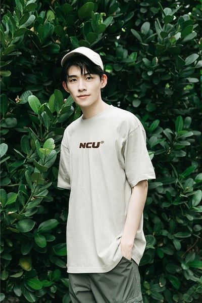 NCU 設計短Ｔ－米色1