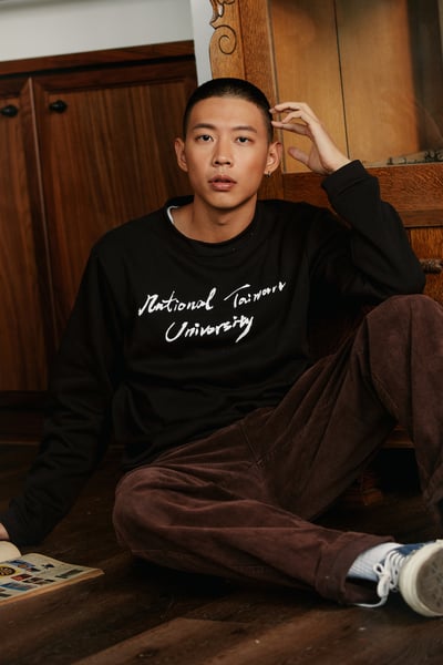 【 復刻 】書法款 大學Ｔ Sweatshirt（black）Ｓ號2