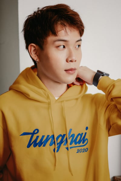 THU 2020 帽Ｔ－黃色1