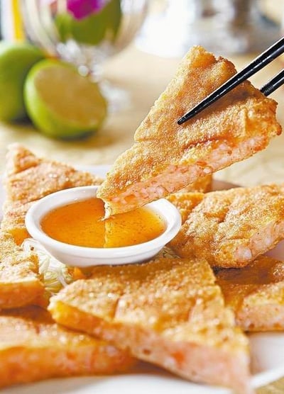 超厚月亮蝦餅附沾醬2