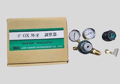 台製2"氧氣壓力調整器(外牙)2
