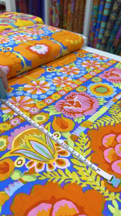 ROWAN【刺繡花邊Embroidered Flower】Kaffe Fasselt3