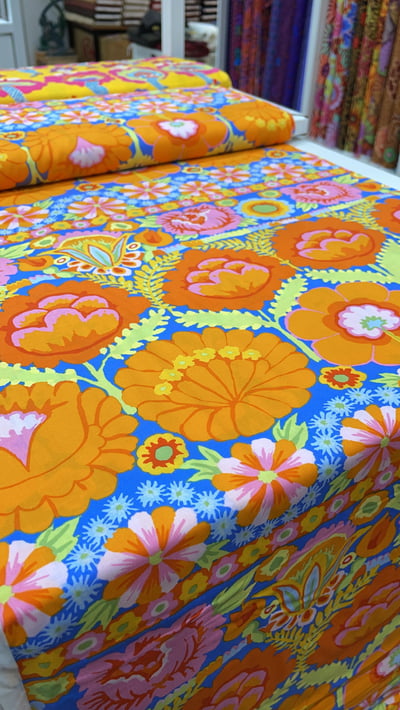 ROWAN【刺繡花邊Embroidered Flower】Kaffe Fasselt2