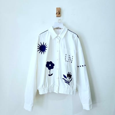 刺繡小花開釦襯衫1