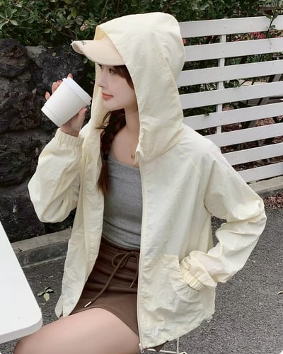 UPF40+輕薄連帽防曬外套15