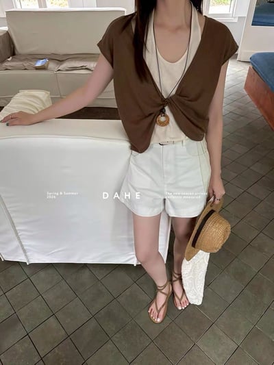 撞色假兩件扭結掛脖小飛袖上衣5