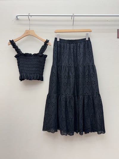 彈力吊帶背心＋鏤空刺繡半身裙套裝4