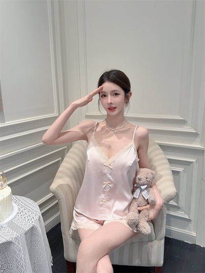甜美冰絲緞面吊帶胸墊短褲睡衣居家兩件套5