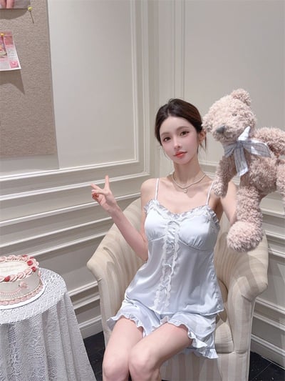 甜美冰絲緞面吊帶胸墊短褲睡衣居家兩件套8