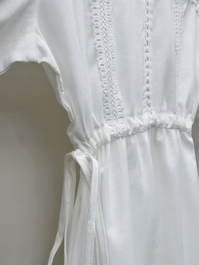 刺繡V領度假連身裙洋裝11