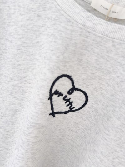 愛心刺繡大學TEE上衣14