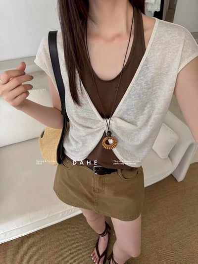 撞色假兩件扭結掛脖小飛袖上衣1