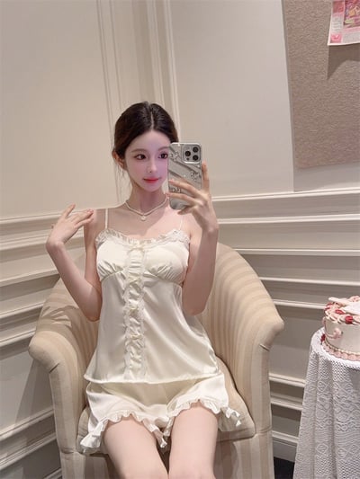 甜美冰絲緞面吊帶胸墊短褲睡衣居家兩件套1