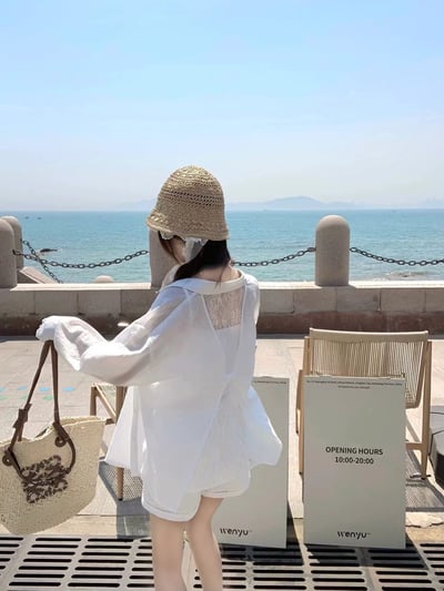 精緻後背小花造型防曬襯衫3