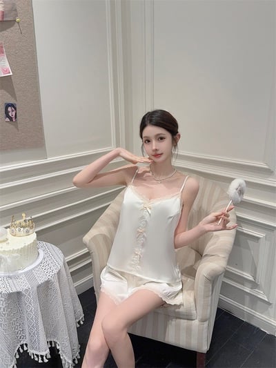 甜美冰絲緞面吊帶胸墊短褲睡衣居家兩件套8
