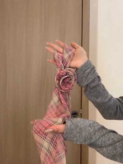『買一送一』可拆式立體花朵多功能長條絲巾11