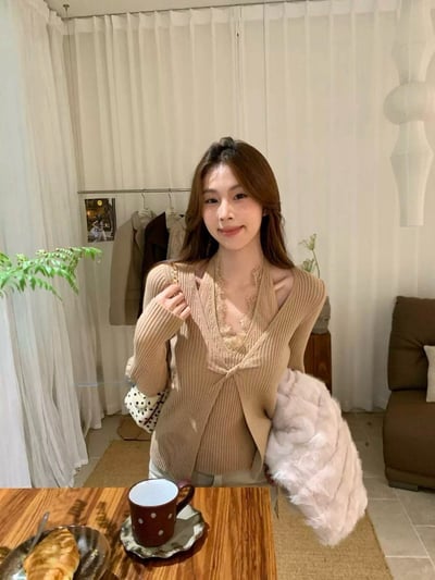 掛脖蕾絲假兩件針織上衣4