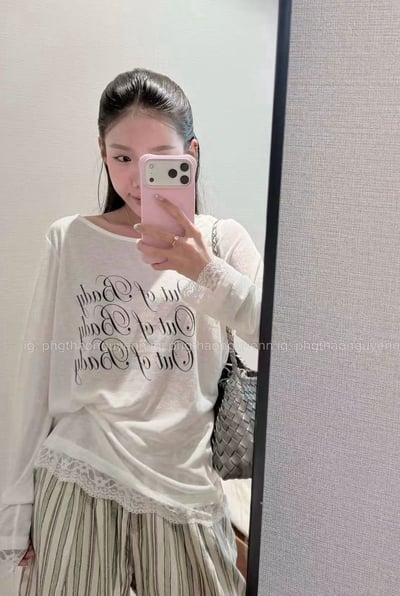 下擺蕾絲拼接字母印花長袖上衣9