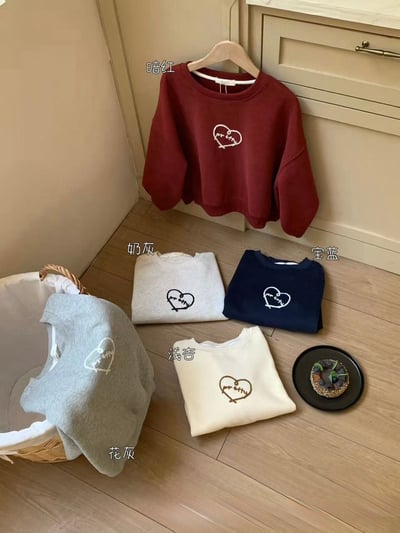 愛心刺繡大學TEE上衣15
