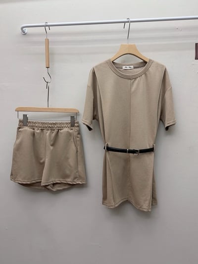 附皮帶開叉短袖上衣＋高腰短褲兩件套裝9