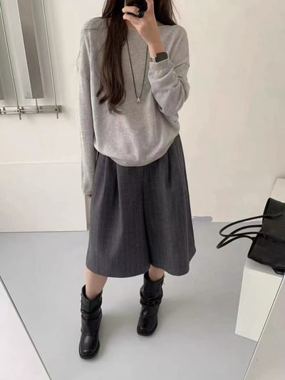簡約大U領輕透感素面針織衫5