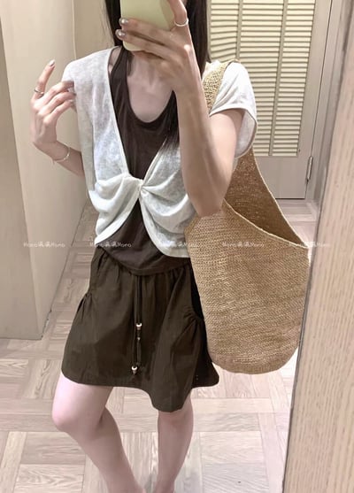 撞色假兩件扭結掛脖小飛袖上衣7
