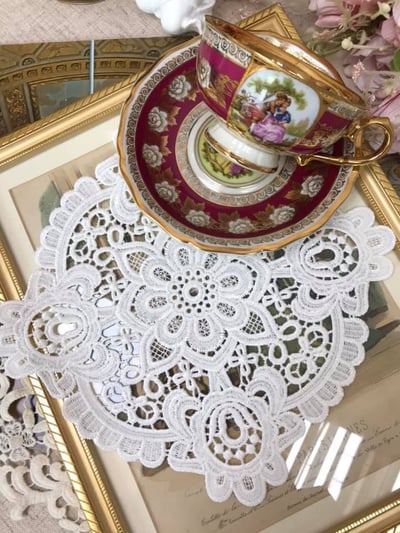 白色花形蕾絲墊3