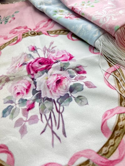 法式緞面玫瑰流蘇抱枕套5