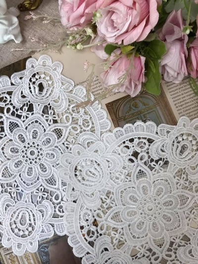 白色花形蕾絲墊4