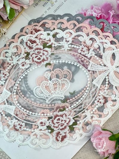皇冠刺繡蕾絲桌墊1