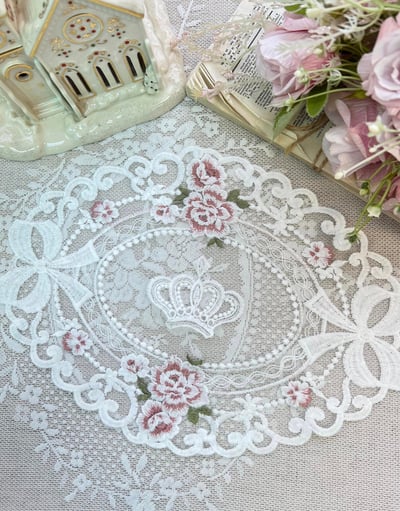 皇冠刺繡蕾絲桌墊2