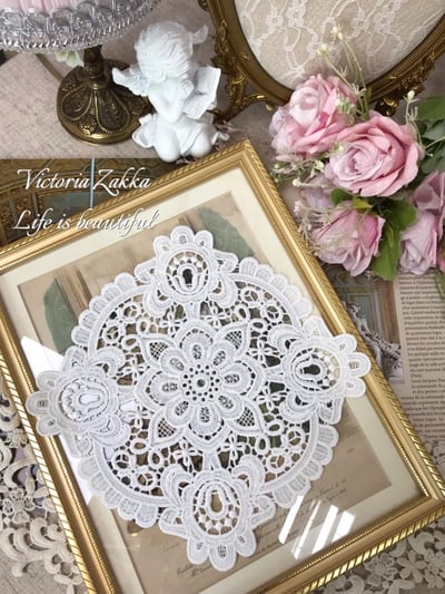 白色花形蕾絲墊1