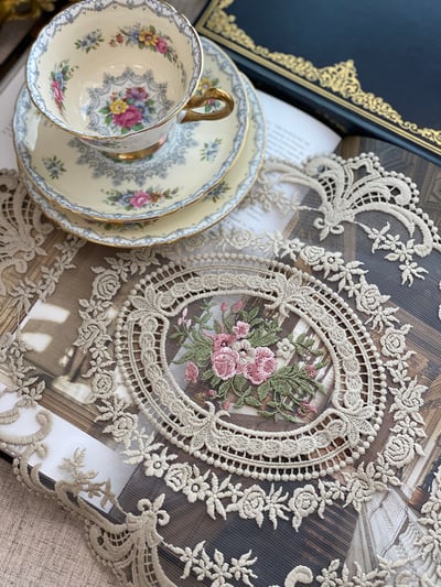 玫瑰刺繡蕾絲桌墊4