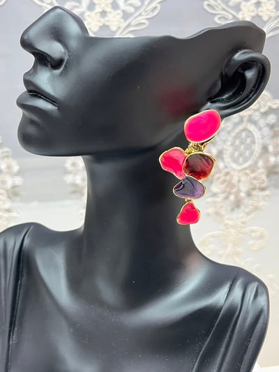 C&J 夾式花瓣垂墜耳環1