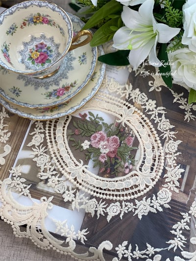 玫瑰刺繡蕾絲桌墊2