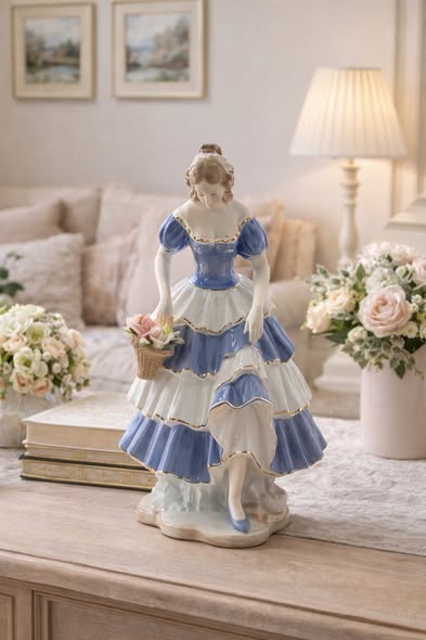 蛋糕裙仕女瓷偶1