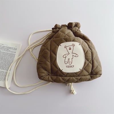 绗缝小熊抽繩包2