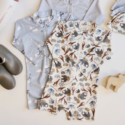 男童連身泳衣含帽1