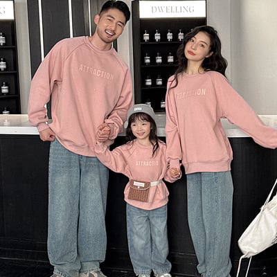 粉色字母加絨上衣2