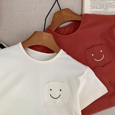簡約口袋笑臉T恤5