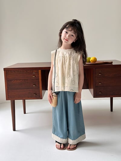 甜美簍空刺繡背心2