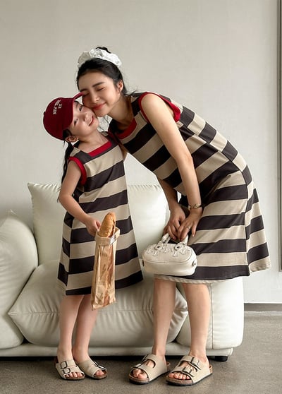 領口撞色寬條紋親子裝6
