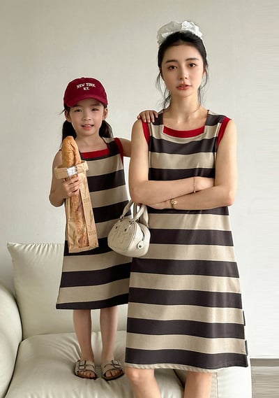 領口撞色寬條紋親子裝4