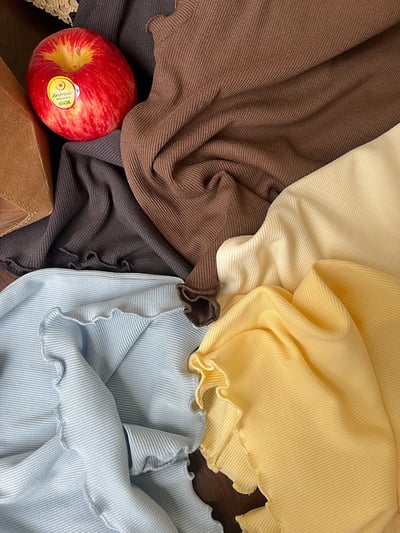 純色木耳花邊背心上衣6