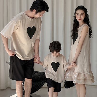 卡其黑色愛心親子裝1