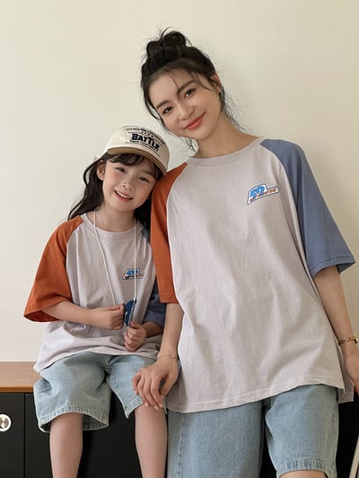 撞色拼袖字母T恤親子裝(2色)7