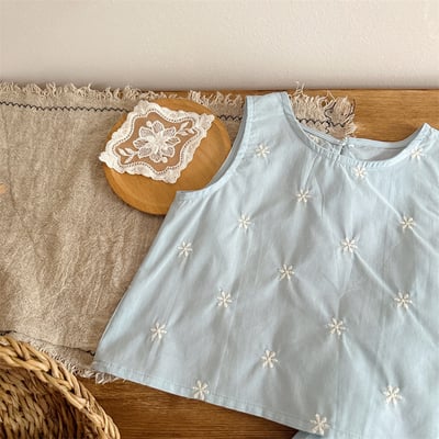 刺繡小花蕾絲雕花套裝6